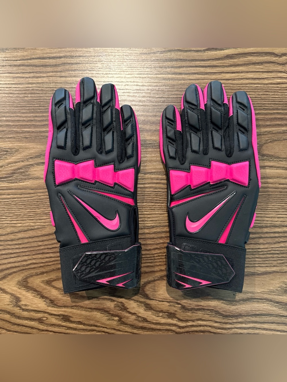Men’s Size XL Nike Hyperbeast 2.0 Lineman Black/Pink Football Gloves PGF318 NEW